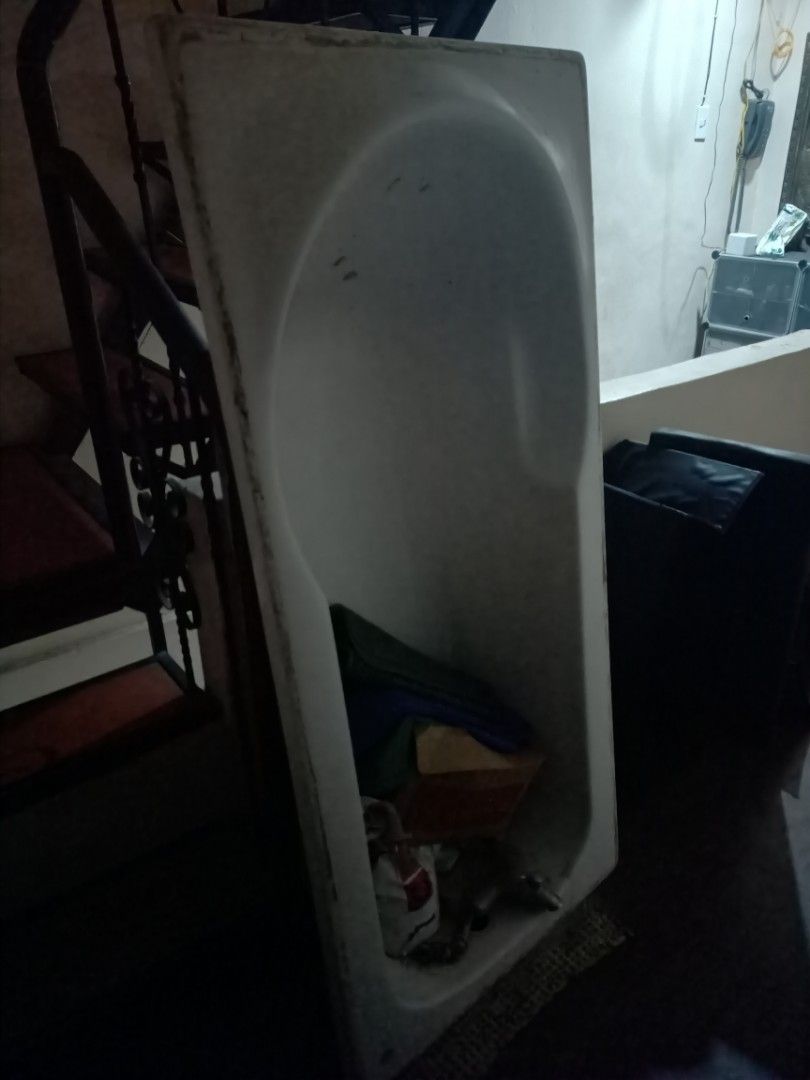 Bath tub for sale, Furniture & Home Living, Bathroom & Kitchen Fixtures