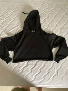 Black crop hoodie
