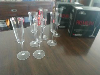Champagne flutes / glasses