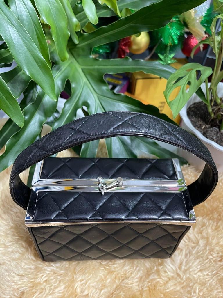 CHANEL VANITY, Luxury, Bags & Wallets on Carousell
