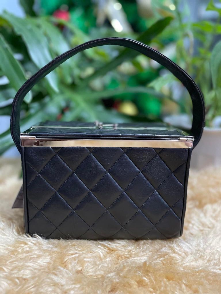 CHANEL VANITY, Luxury, Bags & Wallets on Carousell