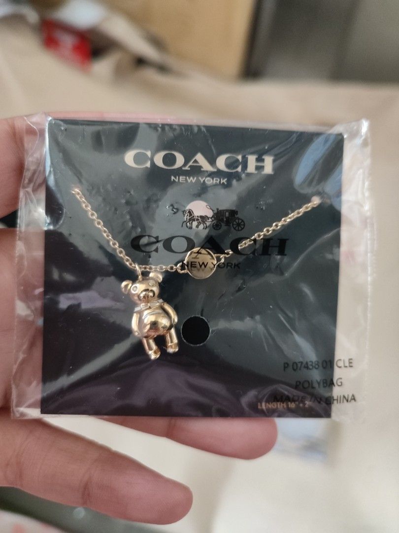 Coach2023年福袋金色小熊頸鏈, 名牌, 飾物及配件- Carousell