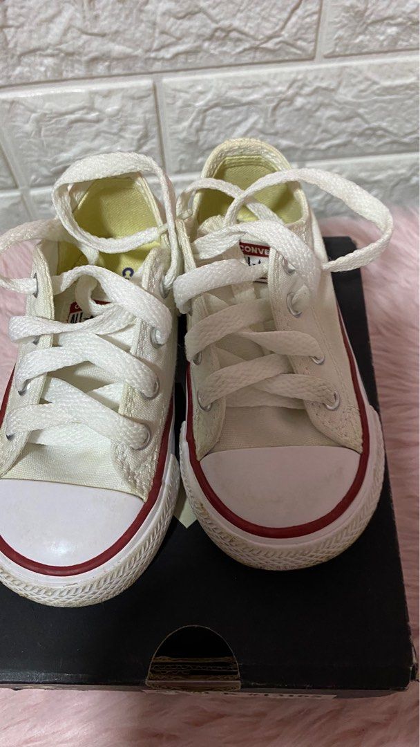 Converse white size 6 (Category: Babies & Kids Fashion) located in Quezon City. Submitted by superniceitems (Listing ID 1207085329, Image 3). Description: Just needs cleaning bought for 1900.
