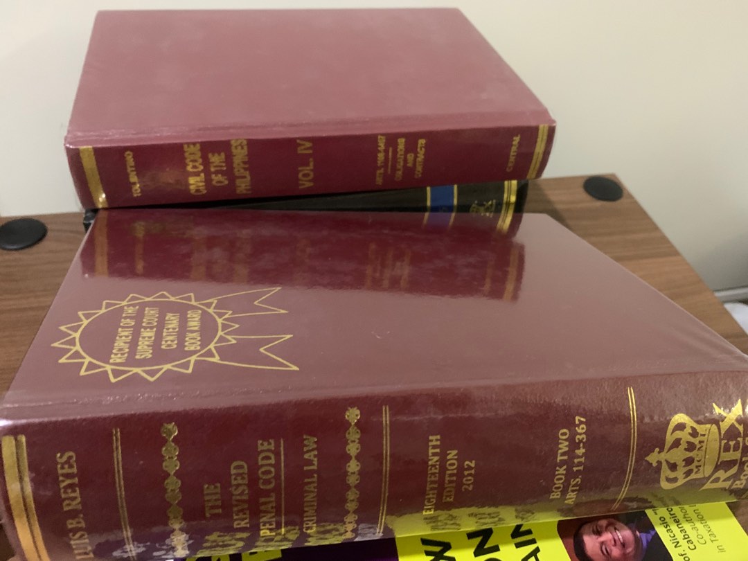 Criminal Law Book 2 by Reyes (PreOwned) Law School Book, Hobbies