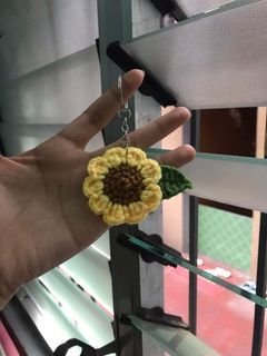 crochet mini sunflower keychain
