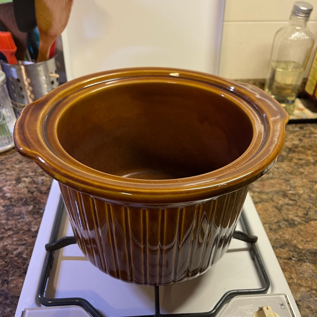 Crock pot without lid, Furniture & Home Living, Kitchenware & Tableware, Cookware & Accessories