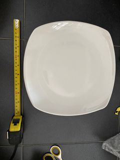 Dining llates