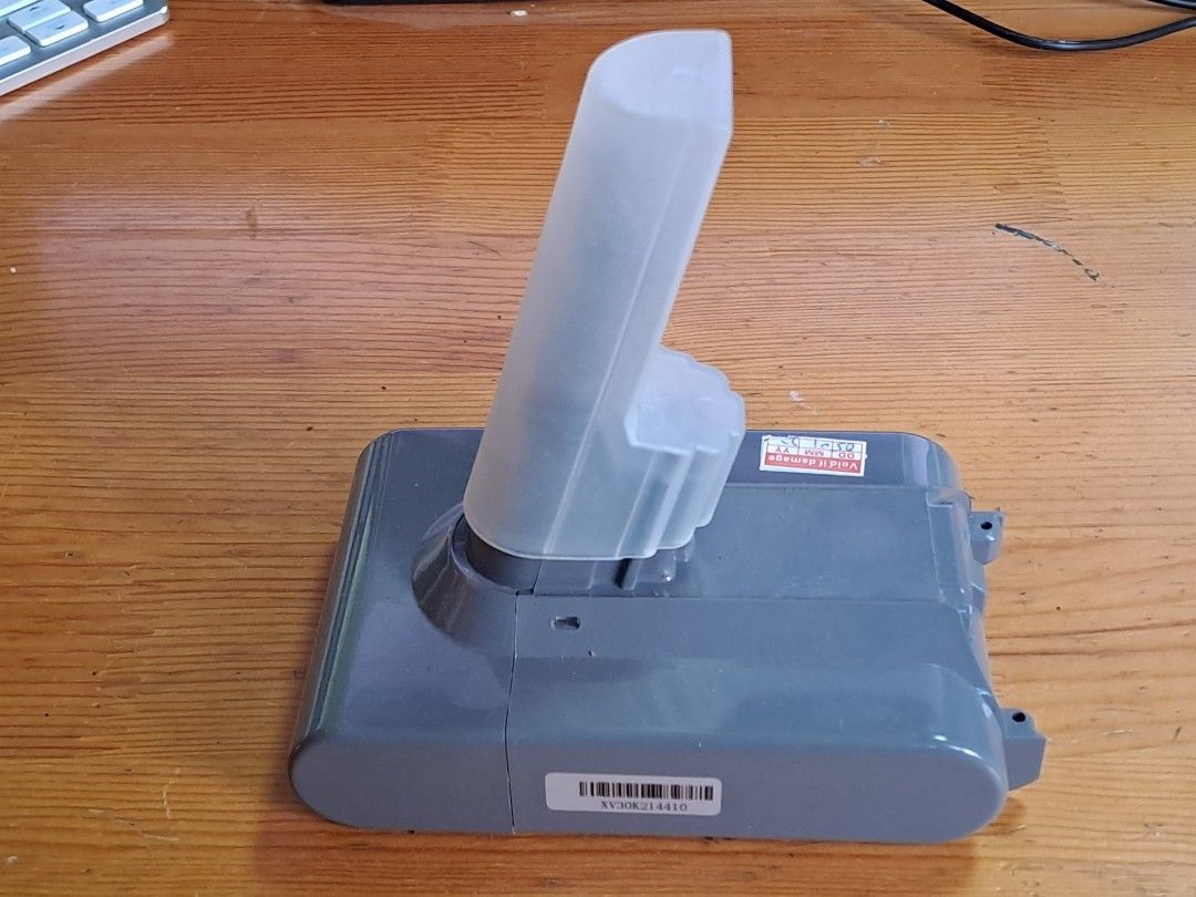 Dyson vacuum battery, TV & Home Appliances, Vacuum Cleaner