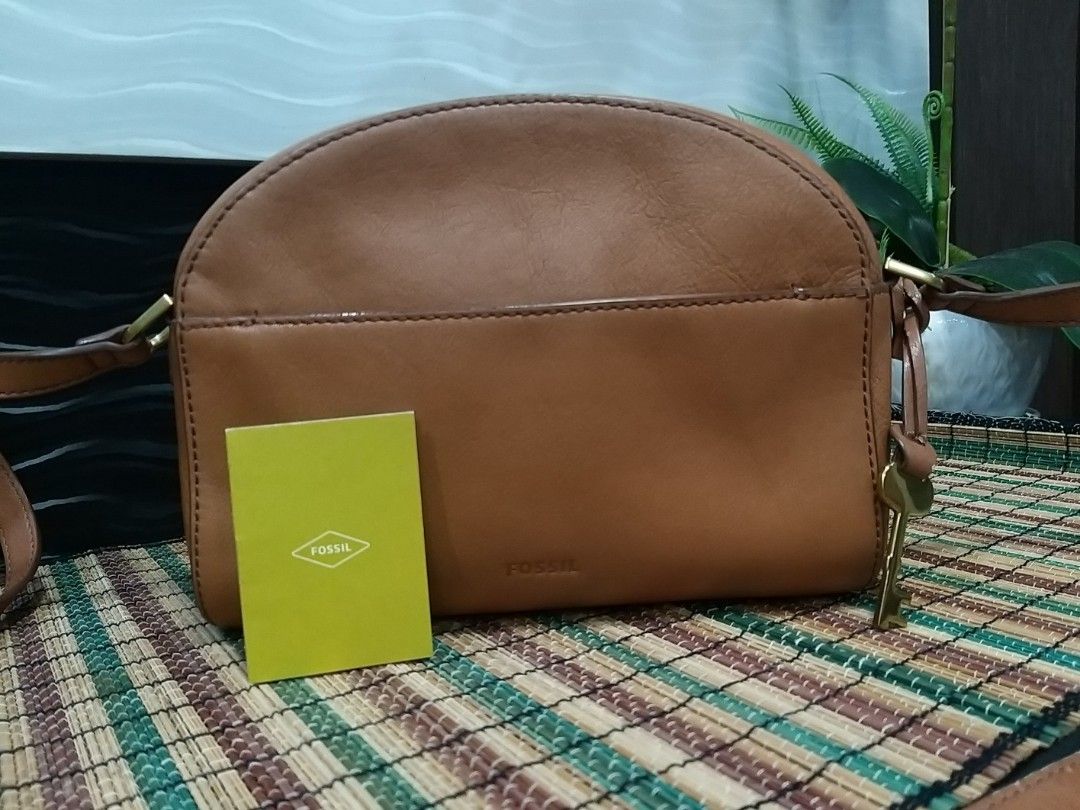 Fossil Chelsea crossbody in tan Luxury Bags Wallets on Carousell