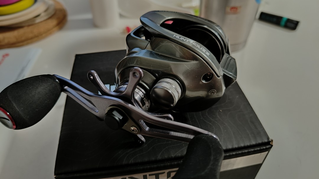 Hunt house Phantom BC reel lefty, Sports Equipment, Other Sports Equipment  and Supplies on Carousell