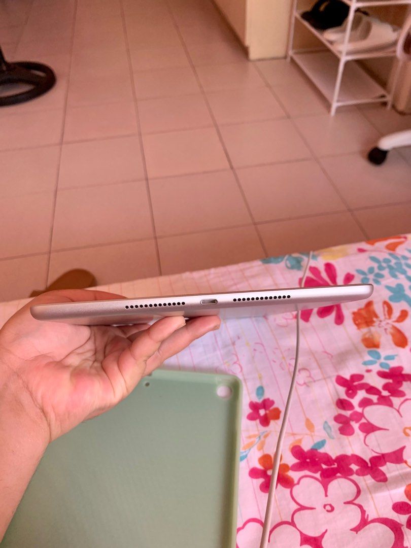 Ipad 9th Gen with Apple Pencil 1, Mobile Phones & Gadgets, Tablets