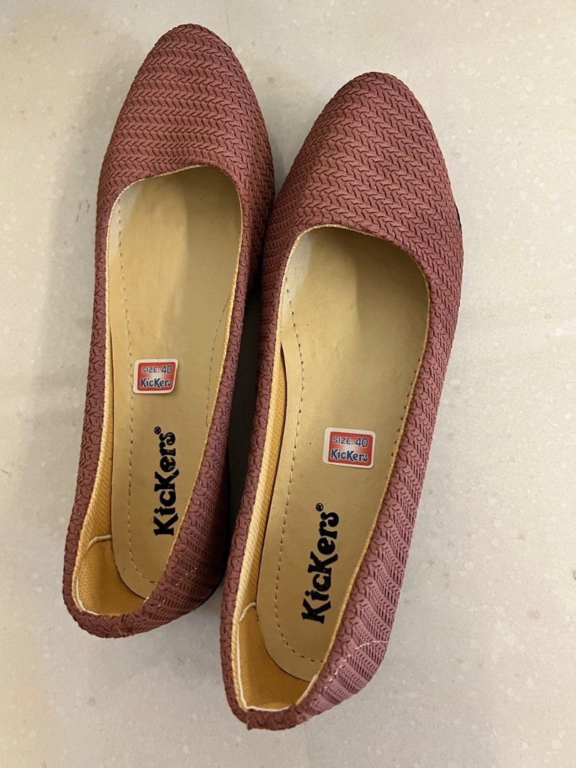 Kickers Flat (Category: Flats) located in Singapore. Submitted by dar_lin (Listing ID 1207106954, Image 2). Description: Brand new. Does not fit Size 40. Insole length about 23cm.
