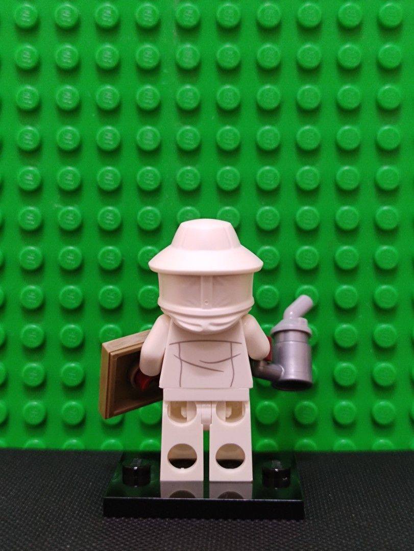 Lego Minifigures Series 31 - Beekeeper, Hobbies & Toys, Toys & Games on  Carousell