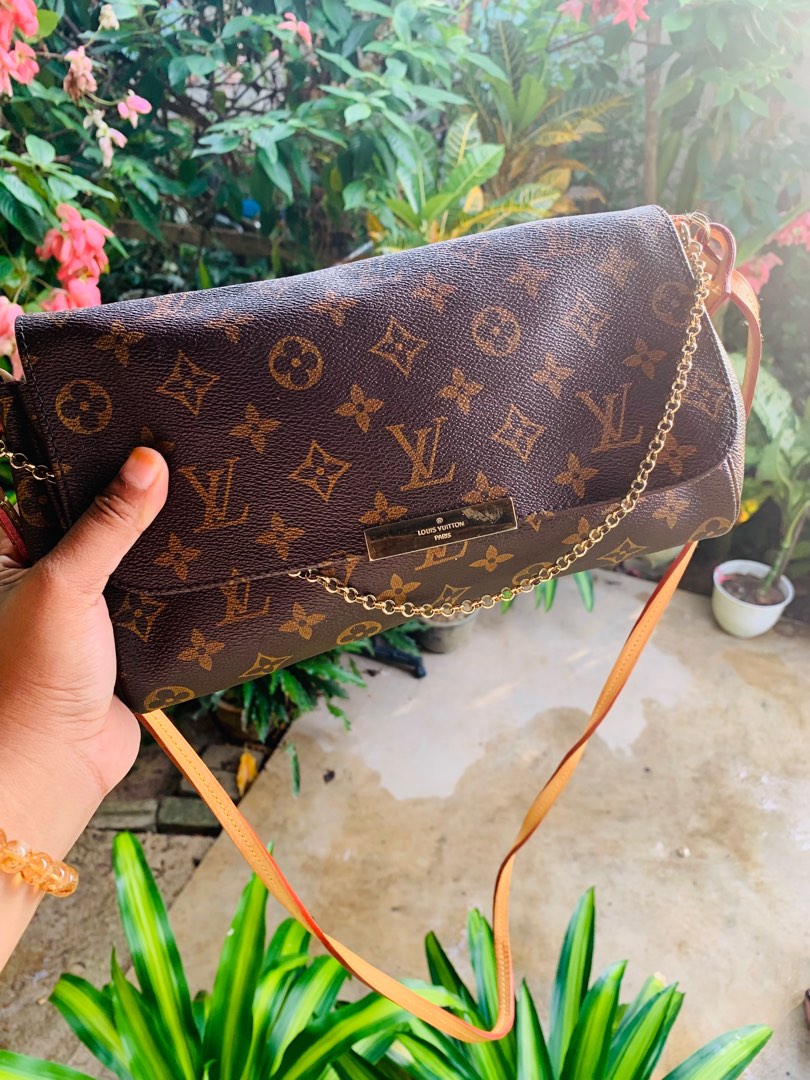 Louis Vuitton Favorite MM Monogram Crossbody Bag For Sale at