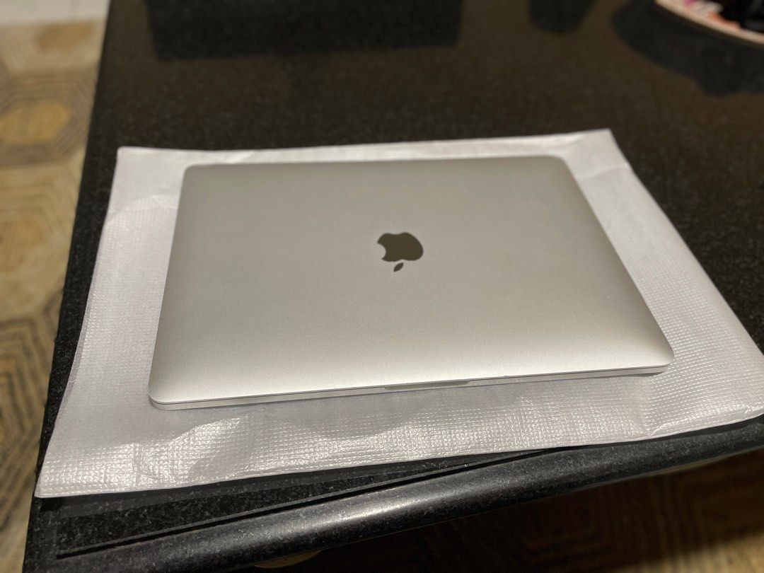 MacBook Pro 13 inch 2020 (with Applecare+ till Aug 2023), Computers