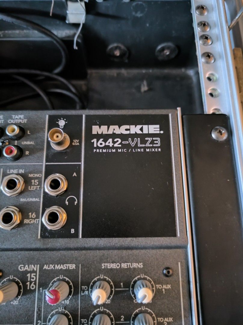Mackie mixer 1642 mint with road case,, Audio, Other Audio Equipment on