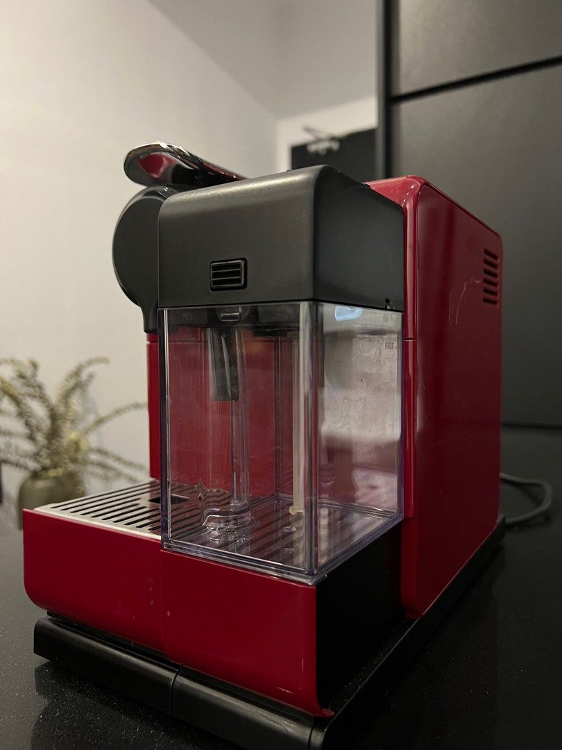 Nespresso Lattissima Touch (Red), TV & Home Appliances, Kitchen