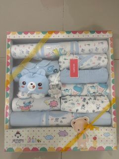 *New Unopened* Baby clothing gift set