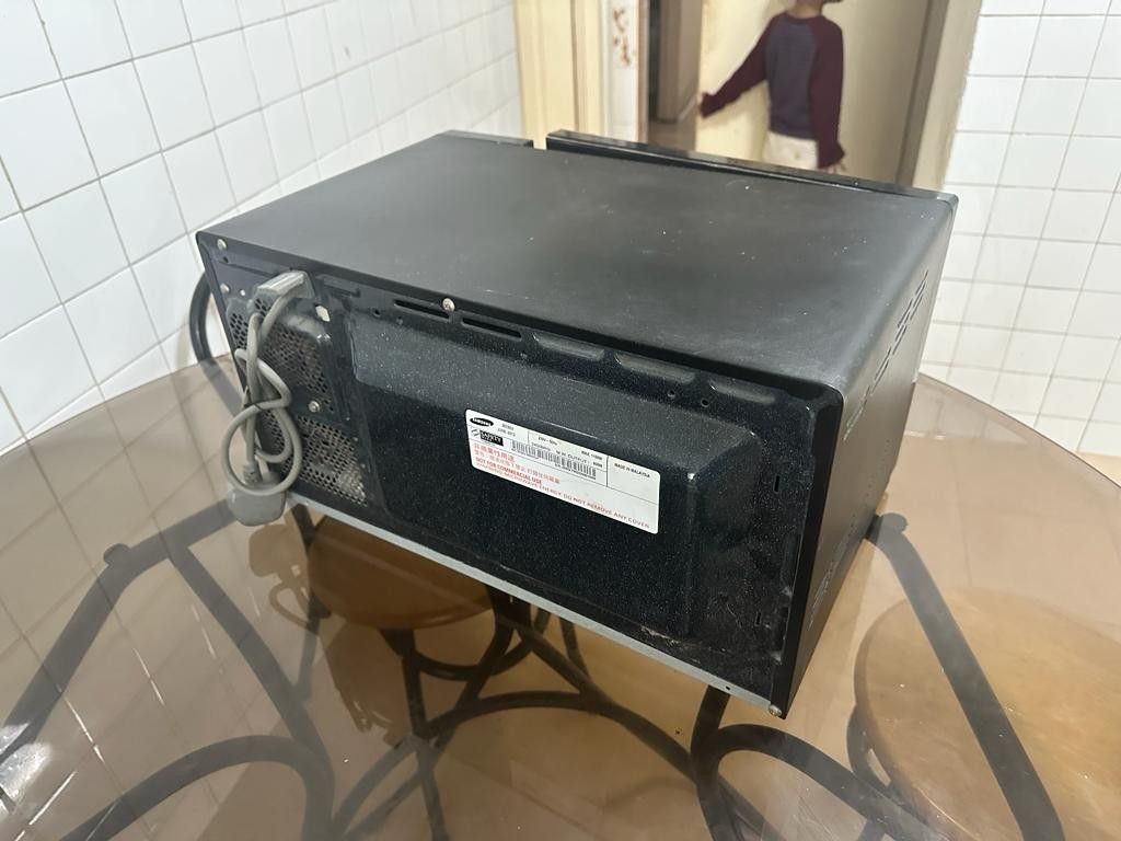 Non Convection Microwave oven from Samsung 10/10 working condition, TV