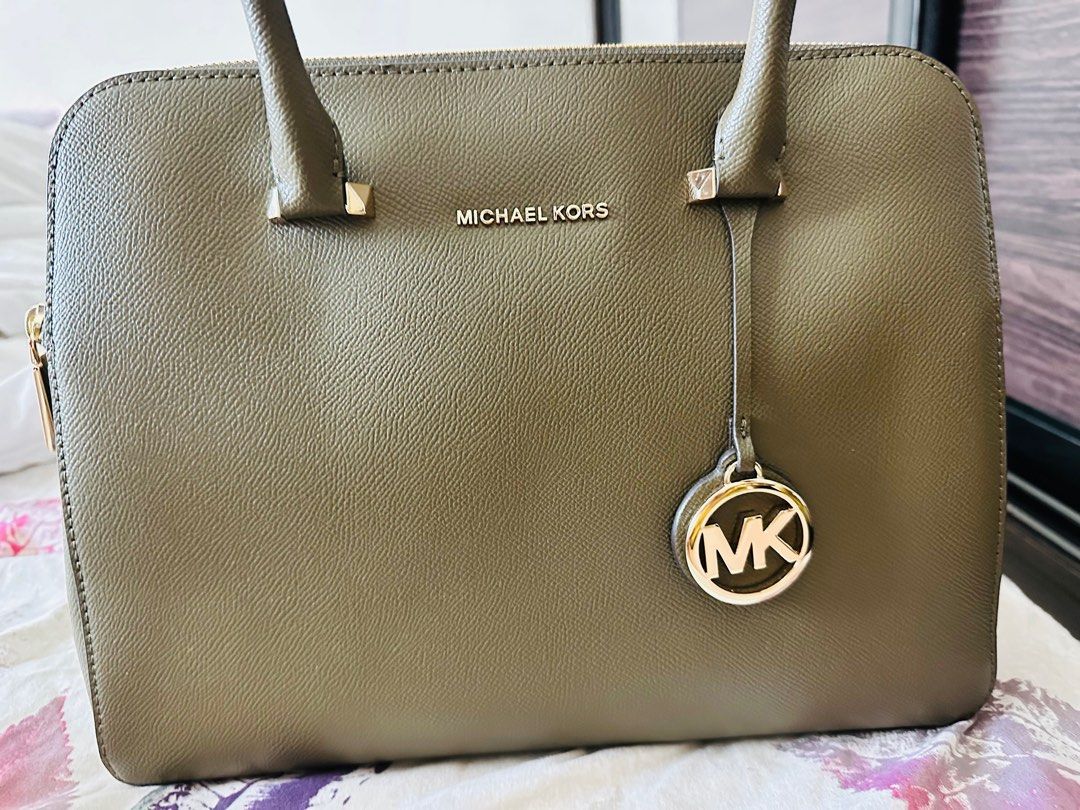 Original Michael Kors Houston Medium Crossgrain Leather Satchel, Luxury,  Bags & Wallets on Carousell