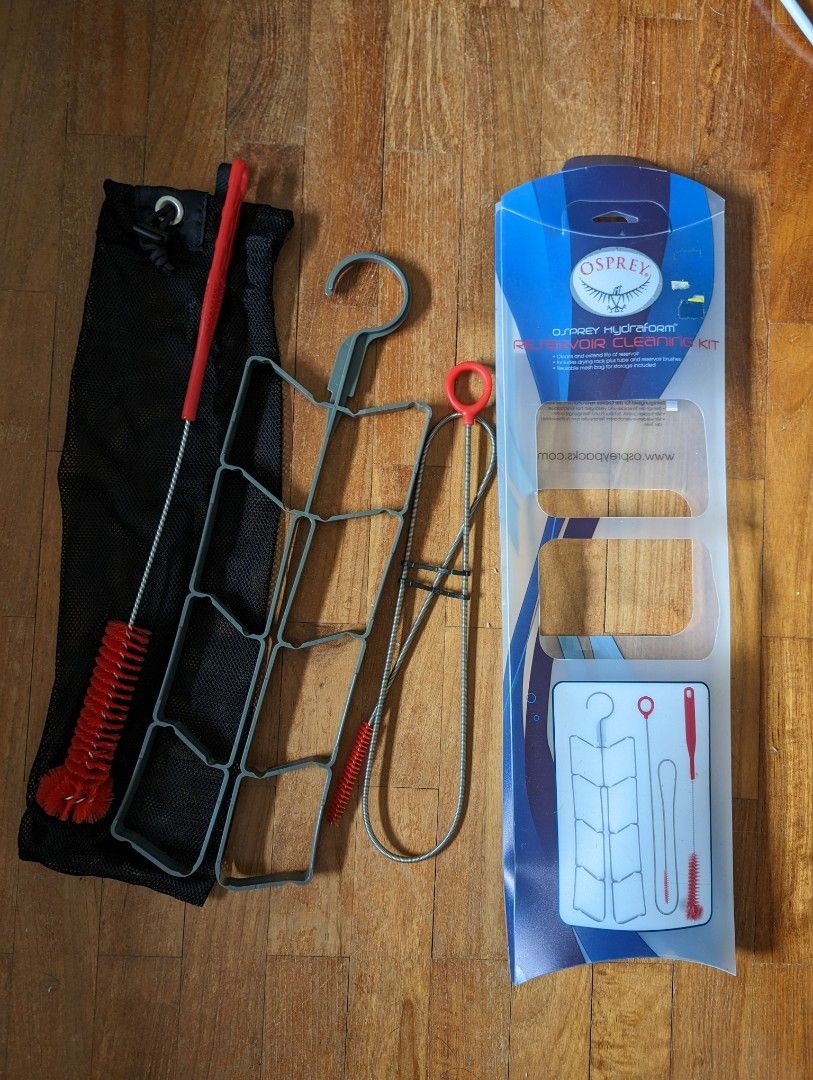 Osprey reservoir cleaning kit, Sports Equipment, Other Sports Equipment