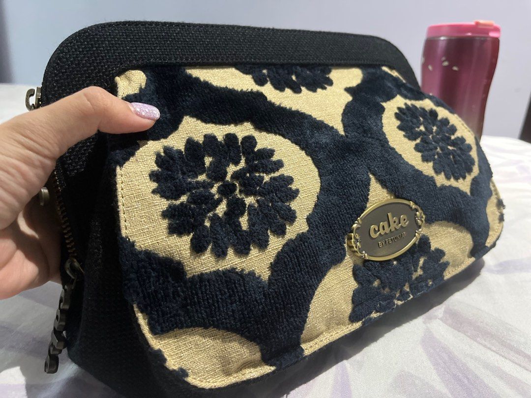 Cake by petunia clutch hotsell