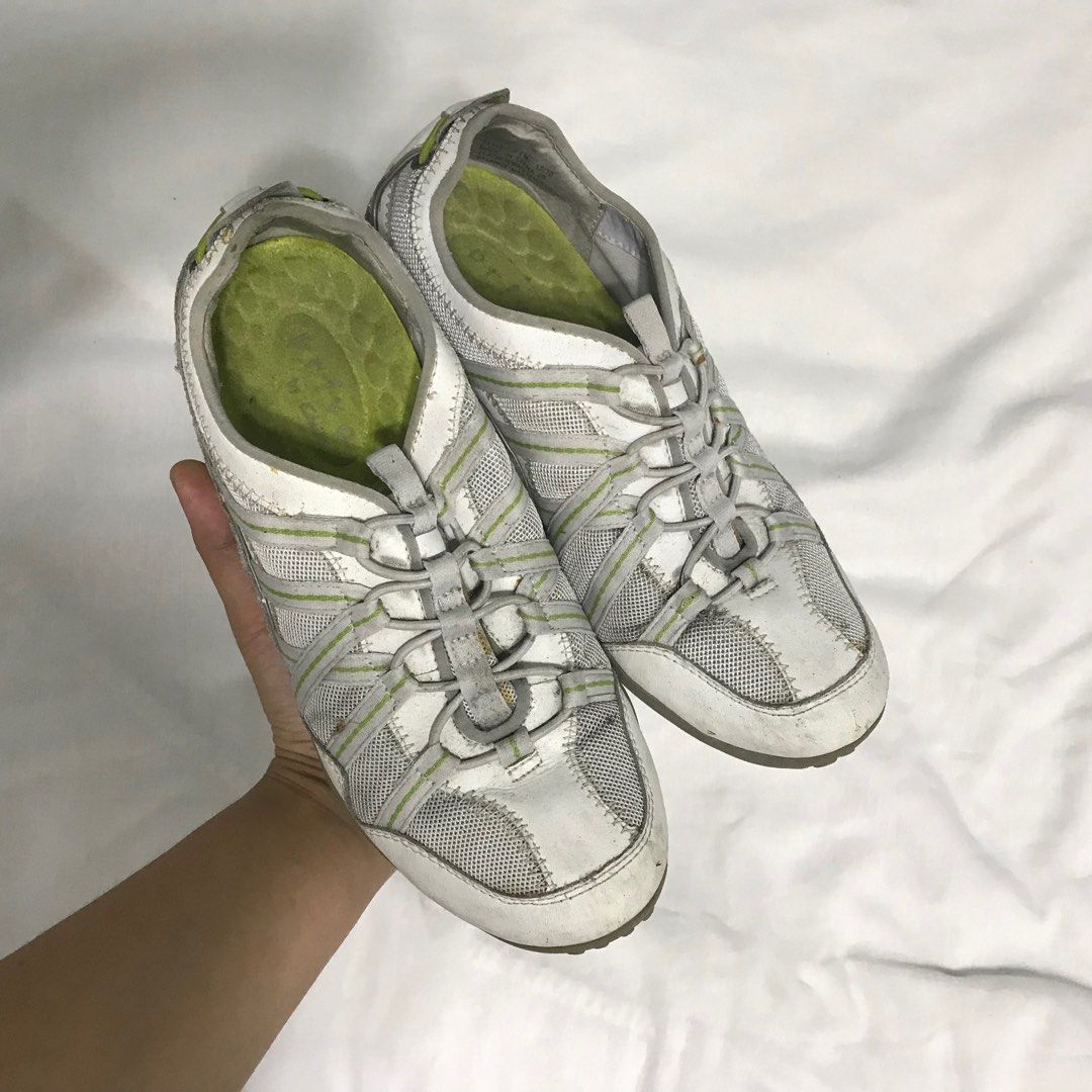 Clarks athletic shoes top