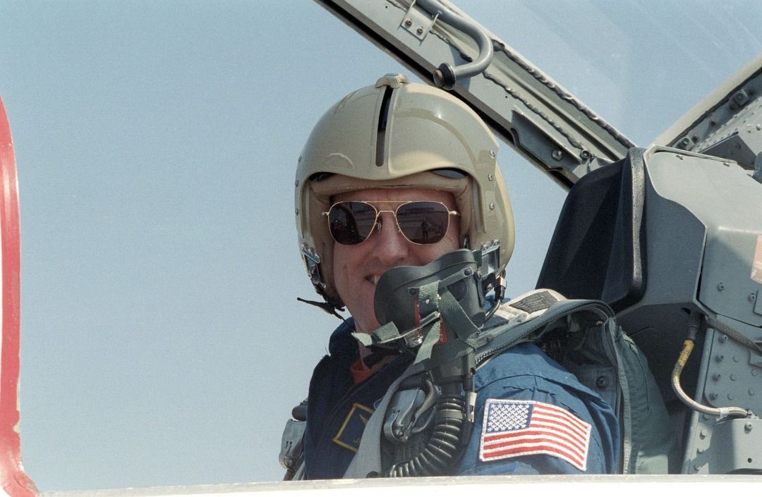Military shop sunglasses aviator