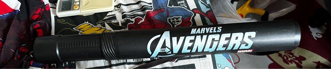 Random Bundle 2 (Category: Water Bottles & Tumblers) located in Singapore. Submitted by yjthefirst (Listing ID 1206959883, Image 2). Description: 1 water bottle and 1 Batman t shirt (size M) and a avengers posted and poster holder.