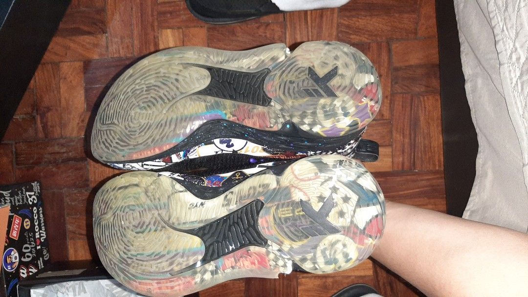 who makes klay thompson shoes