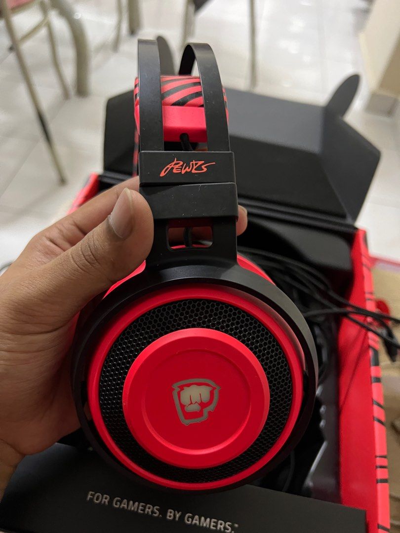 Razer Nari Ultimate Pewdiepie Edition Audio Headphones