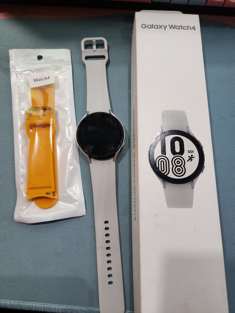 Samsung Galaxy Watch 4 44mm Silver, Mobile Phones & Gadgets, Wearables