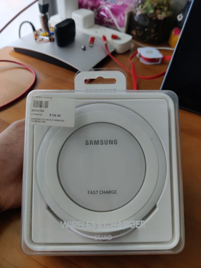 Samsung Wireless Standing Charger, Mobile Phones & Gadgets, Mobile & Gadget Accessories