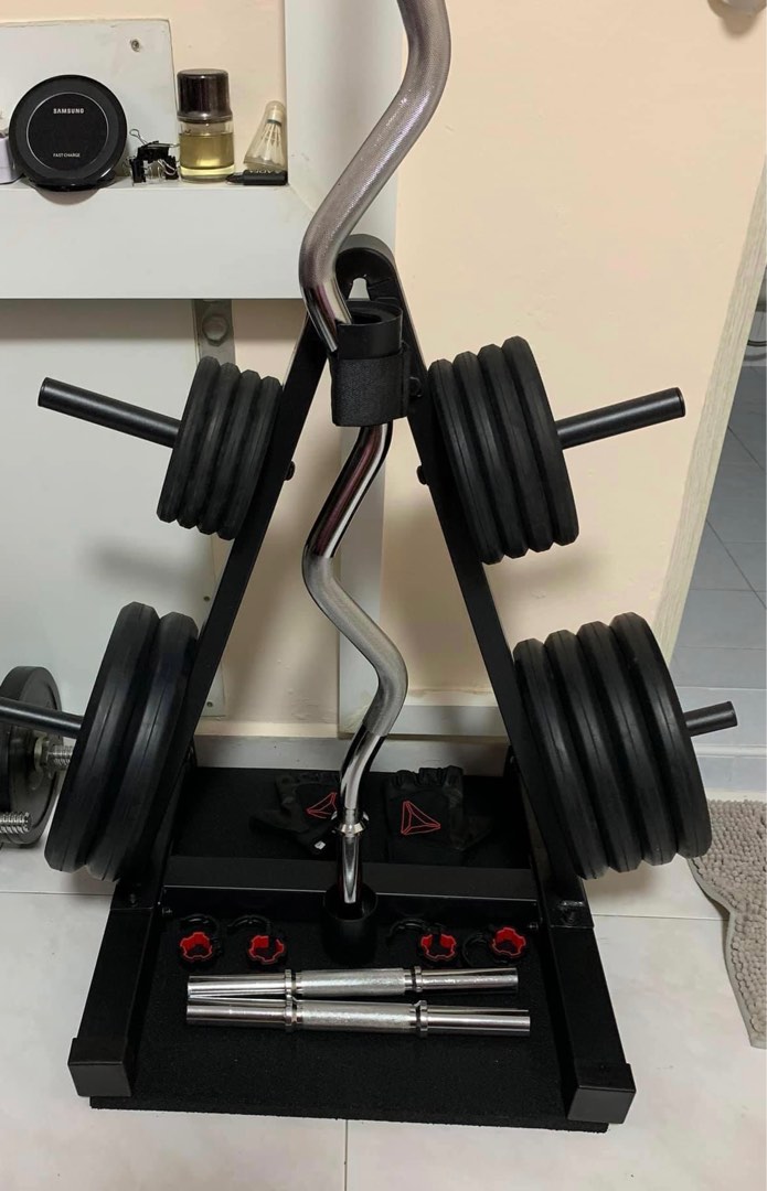 Selling Ez curl bar and weights, Sports Equipment, Exercise & Fitness