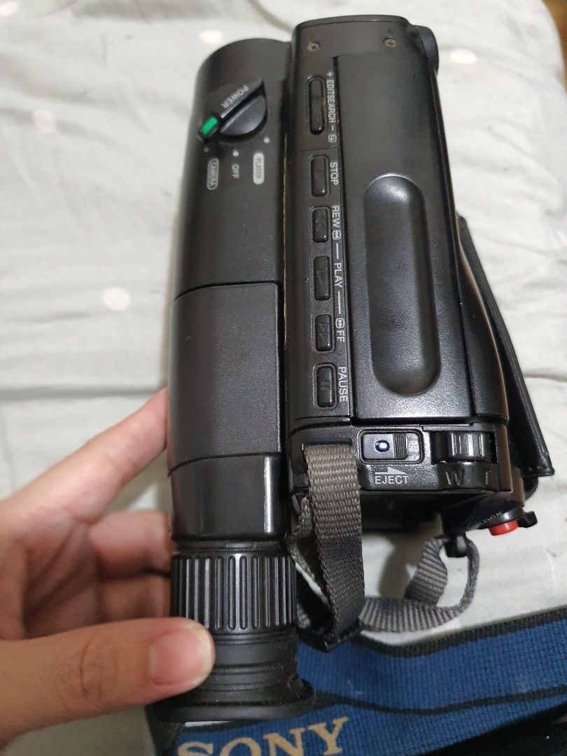 Sony video camera (Category: Video Cameras) located in Marikina City. Submitted by uniquefindsmnl (Listing ID 1207080267, Image 3). Description: not sure if working pls see pictures I have not tried it again since i dont have battery.