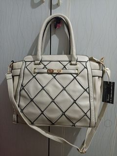 (Kategori: ) berada di . Dikirim oleh beltazia_brandedimport (ID iklan 1207125721, Gambar 1). Deskripsi: .