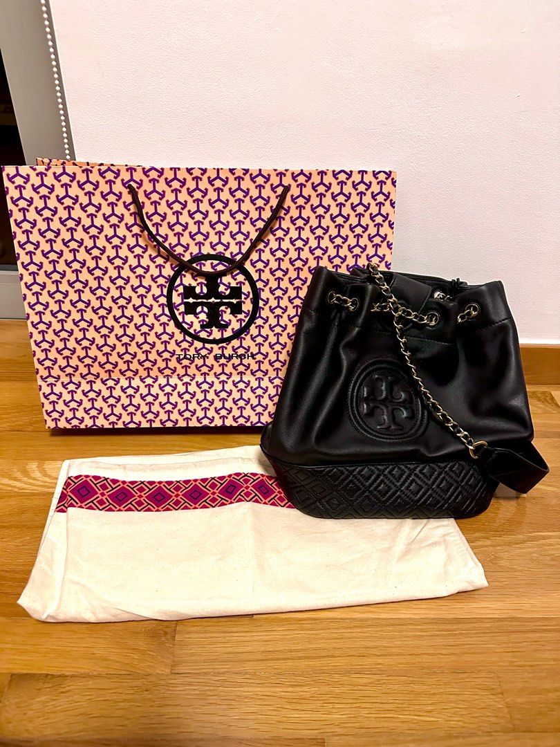 🆕 Tory Burch Soft Fleming Bucket Bag, Women's Fashion, Bags & Wallets,  Cross-body Bags on Carousell