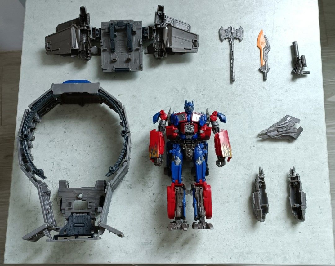 Transformer Dark Of The Moon Optimus PrimeStudio Series Transformer