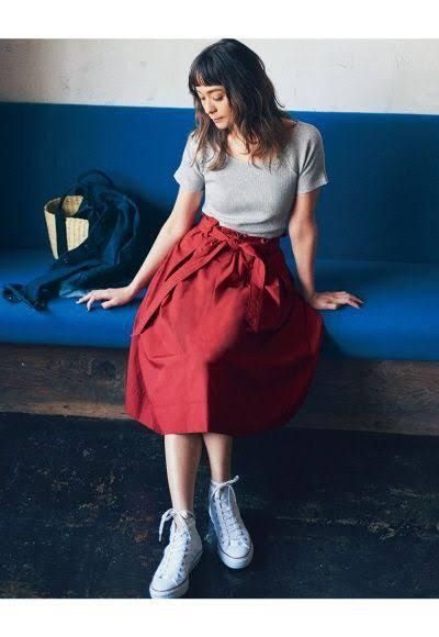 Uniqlo belted flare midi skirt red Women s Fashion Bottoms Skirts on Carousell