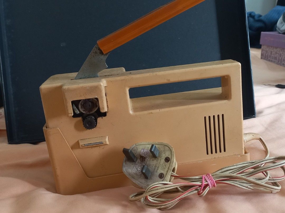 Vintage Electric Can Opener, Hobbies & Toys, Collectibles & Memorabilia