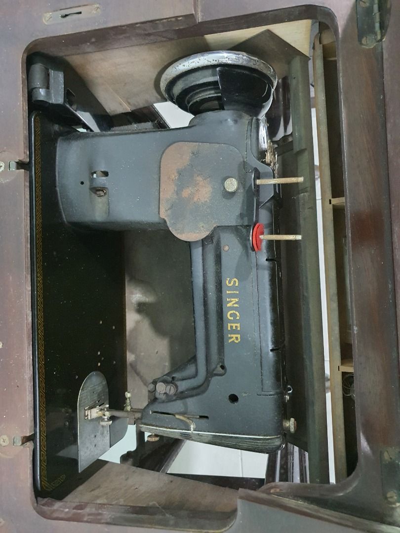 Vintage sewing machines Singer 319K and ED477446, Furniture & Home