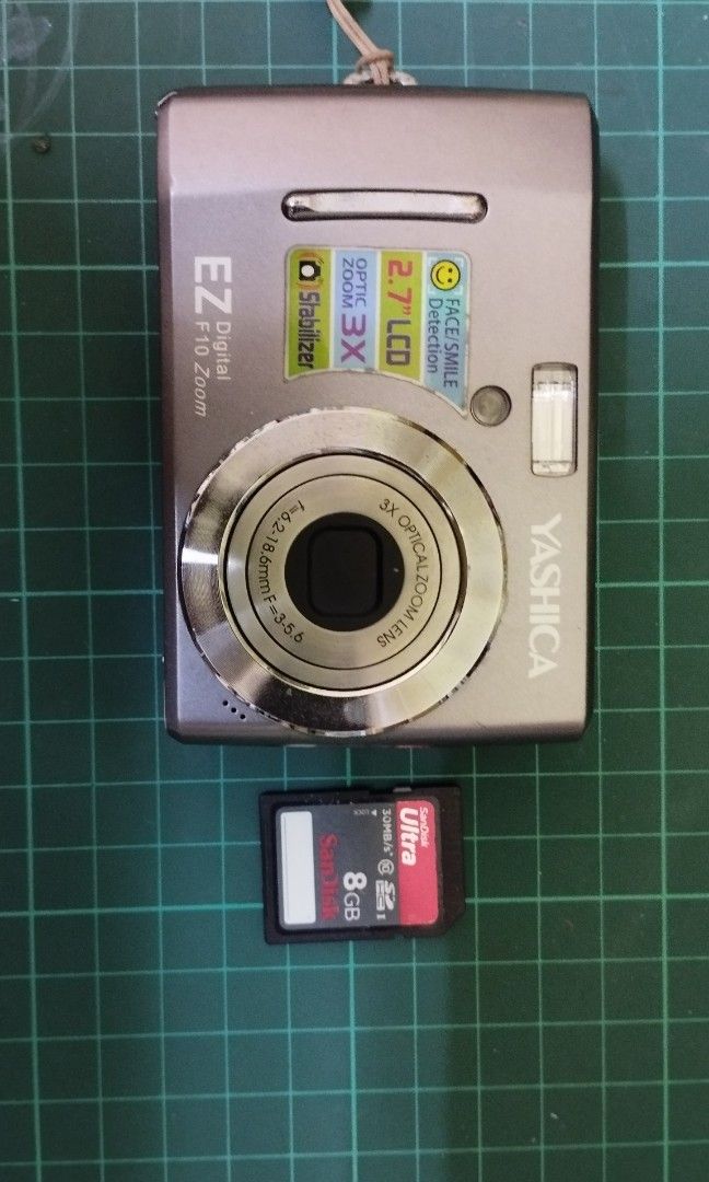 VINTAGE CAMERA YASHICA EZ DIGITAL F10 ZOOM 10MP, Photography, Cameras on Carousell