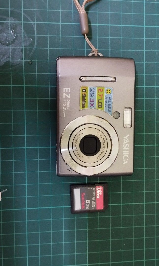 VINTAGE CAMERA YASHICA EZ DIGITAL F10 ZOOM 10MP, Photography, Cameras on Carousell