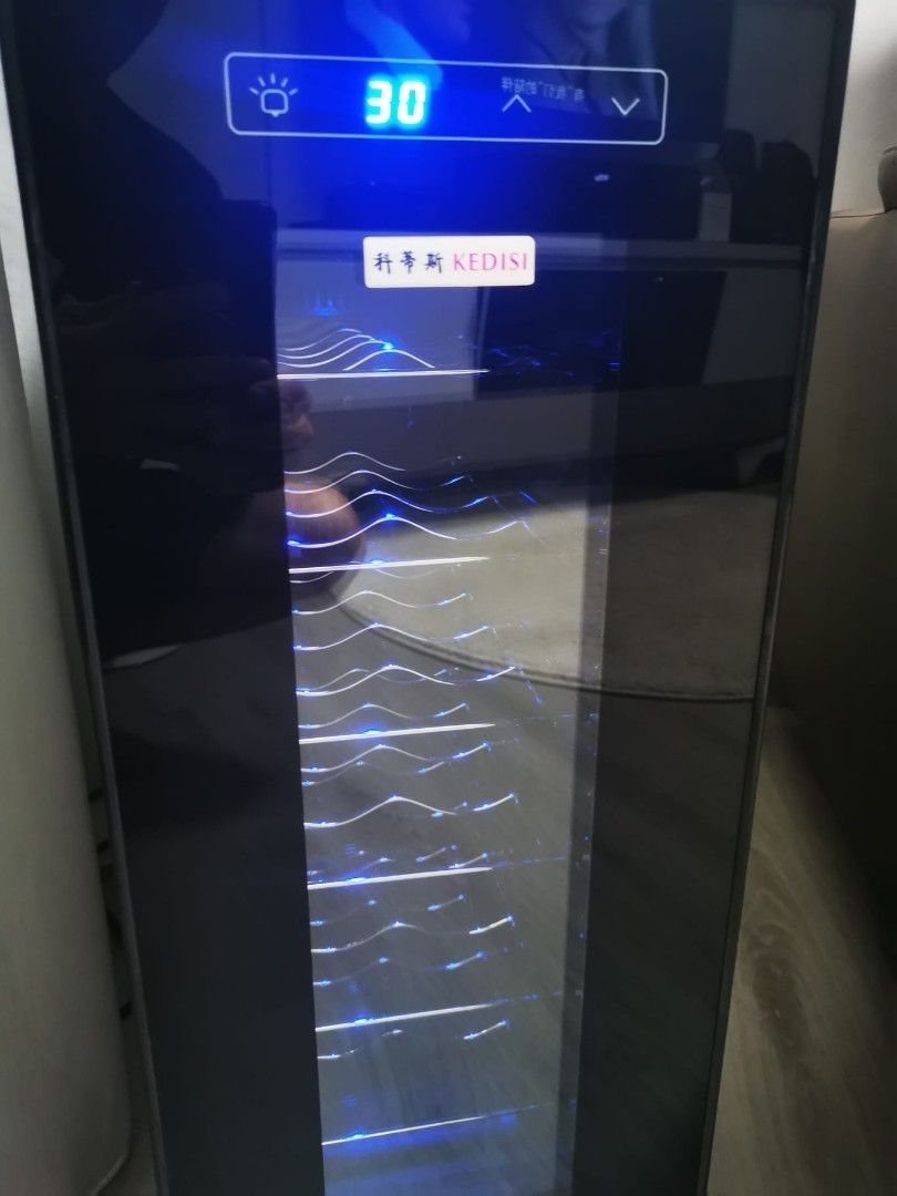 Wine Chiller, TV & Home Appliances, Kitchen Appliances, Wine Cellar