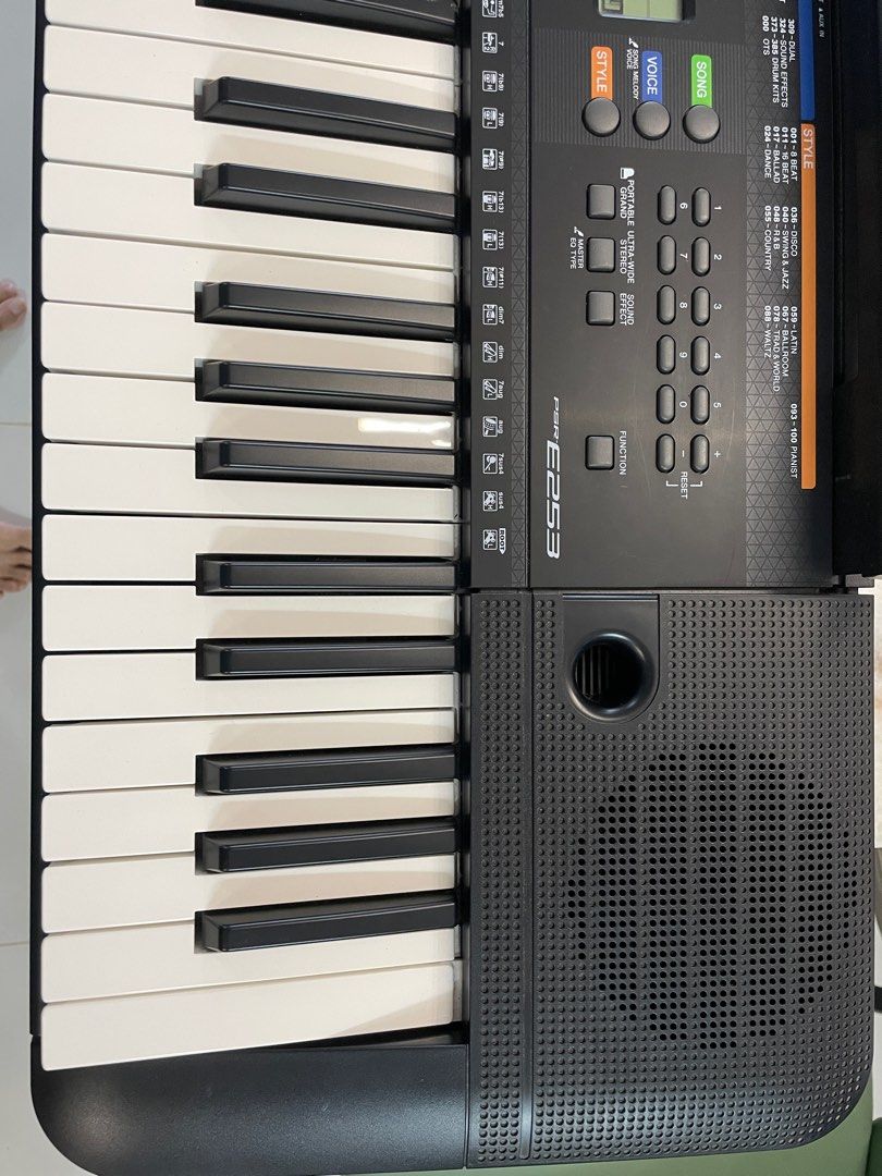 Yamaha Keyboard PSRE253 Digital Electric Piano organ music key sound