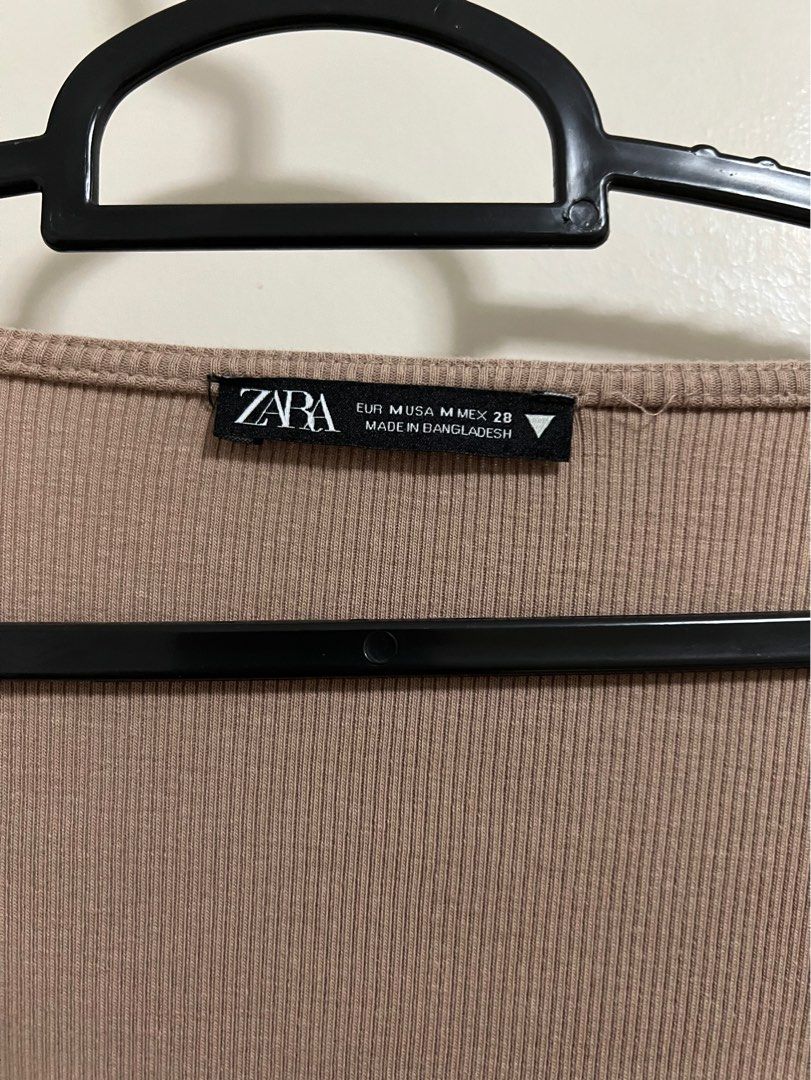 Zara basic top (Category: Longsleeves) located in Singapore. Submitted by moons_915 (Listing ID 1206979794, Image 3). Description: .