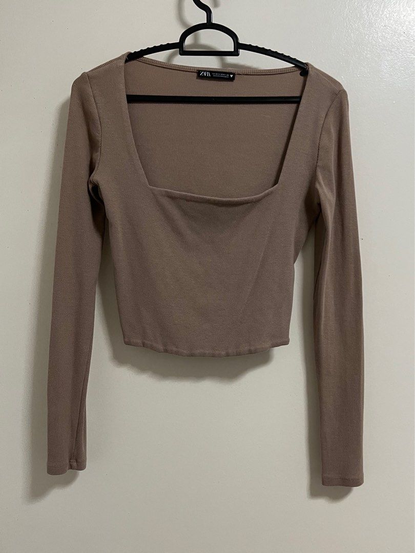 Zara basic top (Category: Longsleeves) located in Singapore. Submitted by moons_915 (Listing ID 1206979794, Image 1). Description: .