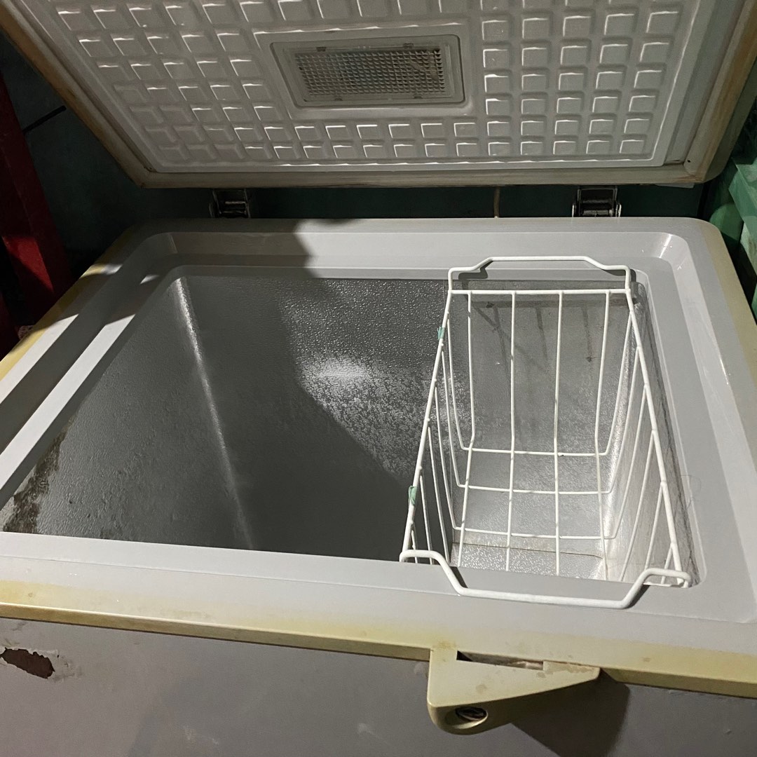 2nd hand Chest freezer 5 cu ft, TV & Home Appliances, Kitchen