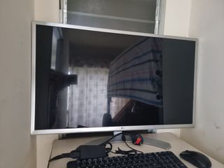 32 inch monitor