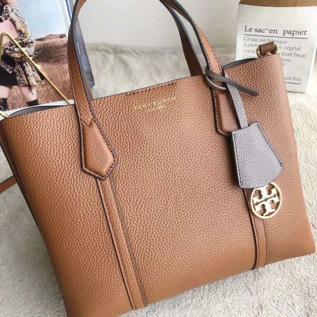 🇺🇲 Authentic Tory Burch PERRY TRIPLE-COMPARTMENT Xbody BAG (Category: Luxury Bags & Wallets) located in Santa Cruz. Submitted by janelovebagswatchesshoesph (Listing ID 1210712021, Image 2). Description: with tag, paper bag and dust bag.